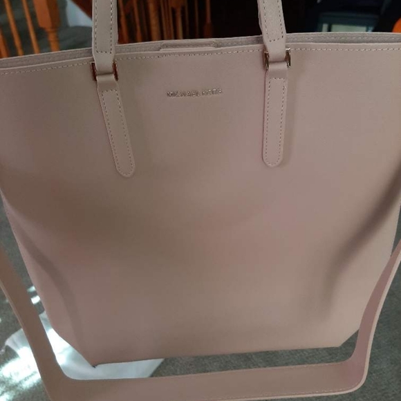 Michael Kors - Picture 1 of 1